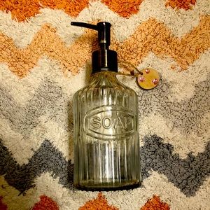 HOST PICK🎊🎊🎊 Soap dispenser bath/sink glass bottle pump EUC
